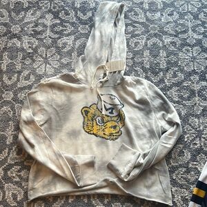 NWT adorable, soft crop university of Michigan sweatshirt size xl